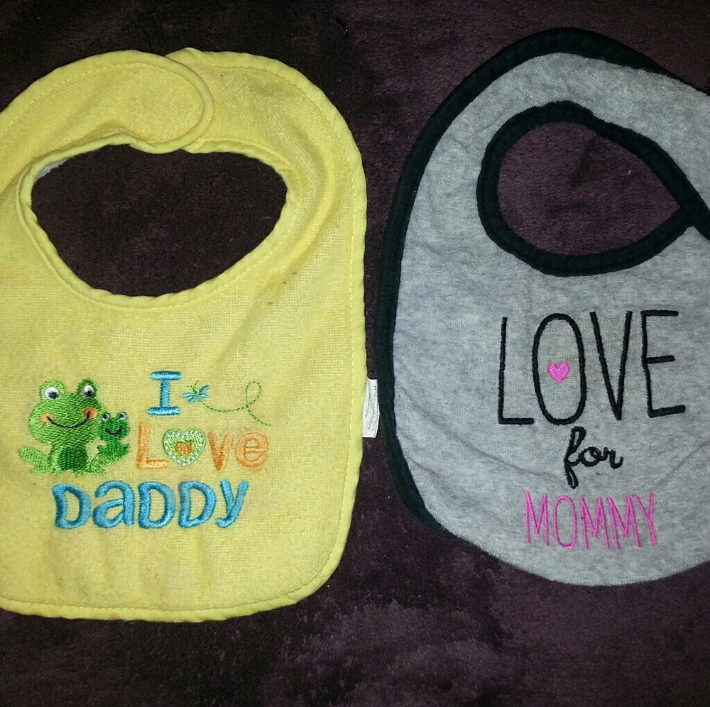 2 baby bibs